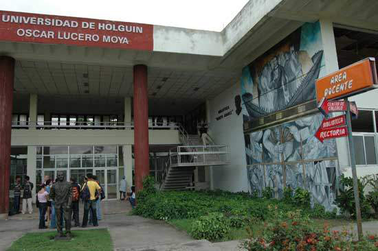 Universidad de Holguín Oscar Lucero Moya