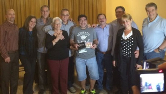 Los Cinco con Maradona y Víctor Hugo