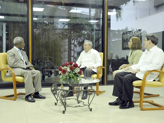 Encuentro de Raúl Castro con Kofi Annan