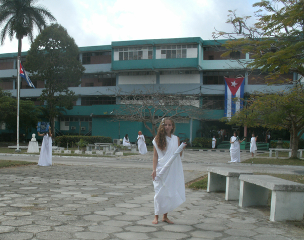 Al llegar a la Universidad de Sancti Spíritus nos reciben las nueve musas