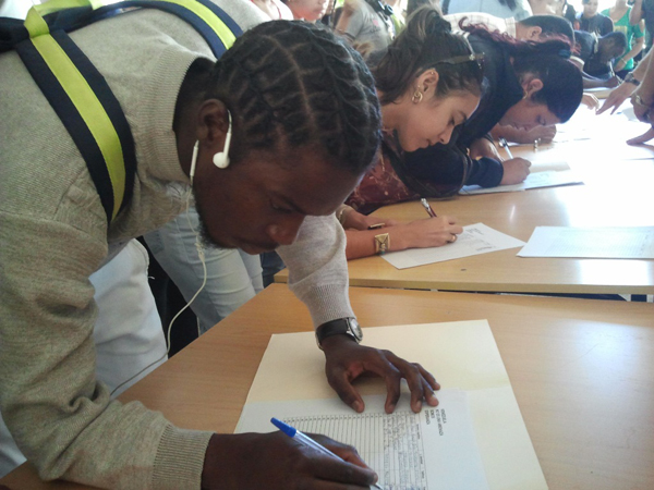 Los jóvenes estudiantes han sido protagonistas del proceso de firmas