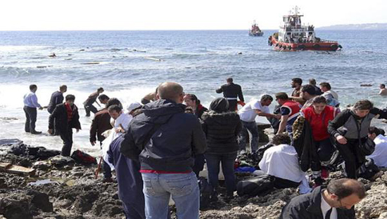 Un barco con 300 inmigrantes se hunde en el mar Mediterráneo
