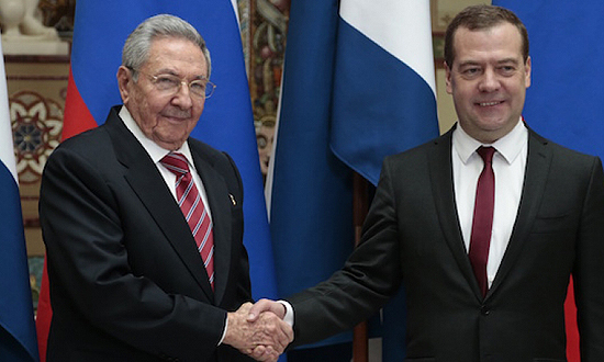 Raúl se reúne con Dmitri Medvedev, primer ministro ruso