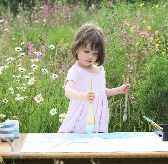 La pequeña niña autista que pinta parecido a Monet
