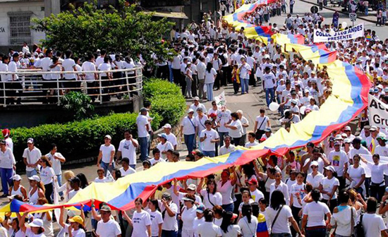 Congresista colombiana pide movilización por la paz
