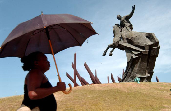 Homenaje indómito al Titán de Bronce