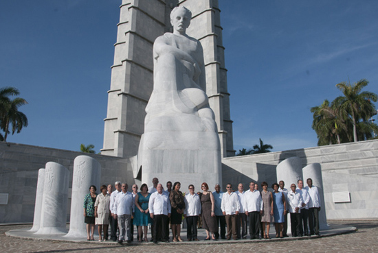 Rubrican juramento 23 nuevos embajadores de la República de Cuba