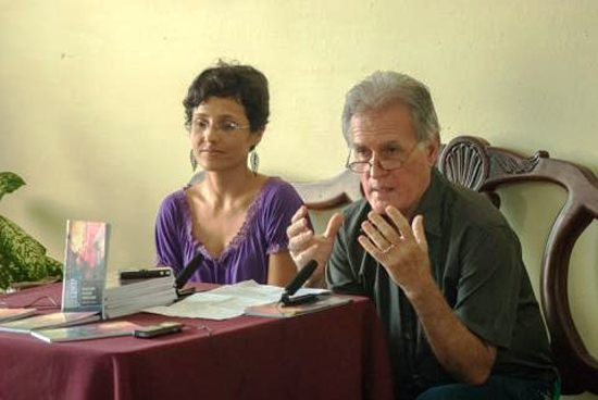 La autora, junto a Adolfo Silva