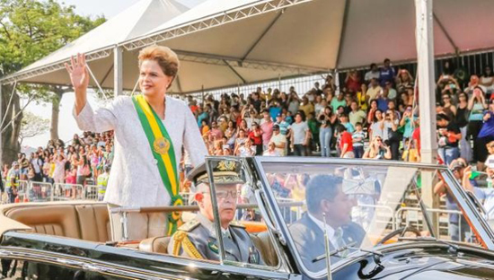 Presidenta de Brasil encabeza desfile por fecha independentista.