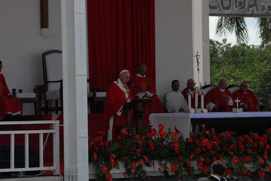 Papa Francisco durante la misa celebrada en Holguín