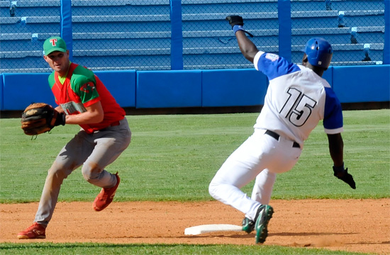 Industriales vs Las Tunas