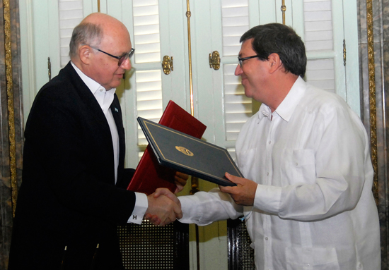 Firman en La Habana acuerdo con el canciller argentino