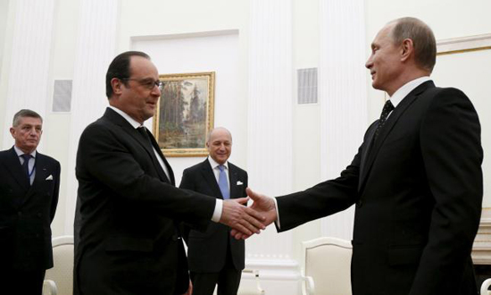 Los presidentes Francois Hollande (Francia) y Vladimir Putin (Rusia) acordaron fortalecer la cooperación para enfrentar al llamado Estado Islámico. Foto: Reuters