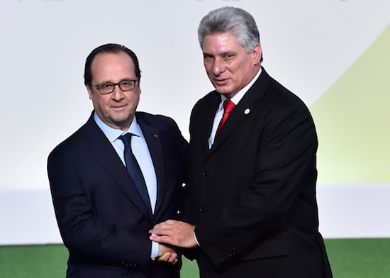 Francois Hollande saluda a Díaz Canel en París