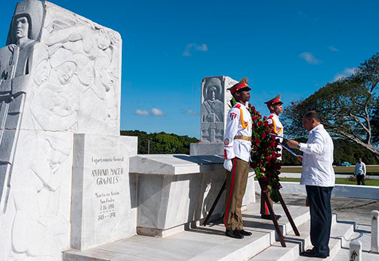 El Presidente de Costa Rica rindió honores en el Cacahual al General Antonio Maceo y a su ayudante Panchito Gómez Toro