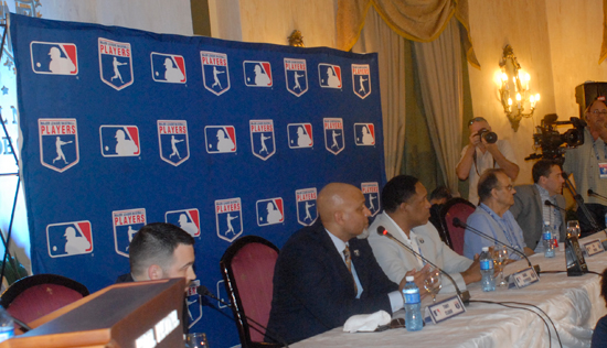 Tony Clark, David Winfield, Joe Torre y Dan Halem