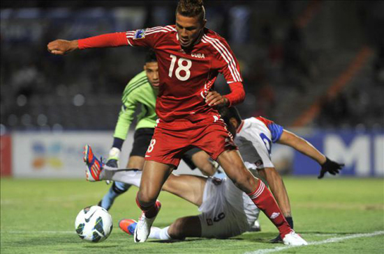 Defensa central Abel Martínez