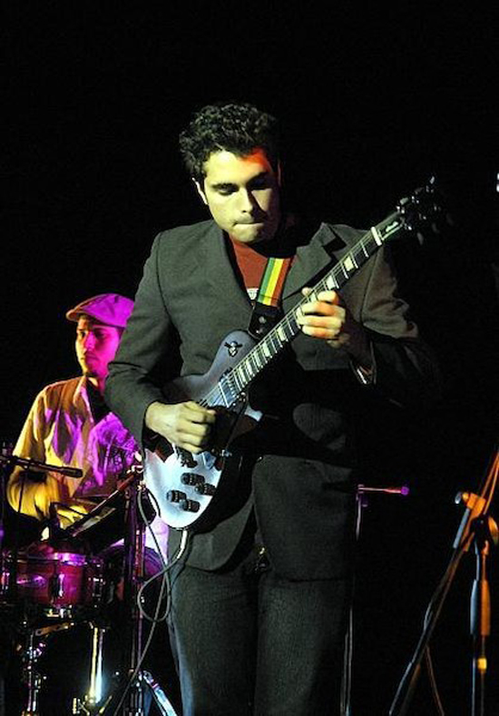 Guitarrista cubano Héctor Quintana