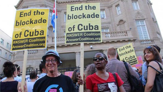 Protesta frente a la Embajada cubana en Washington
