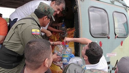Rafael Correa recorre lzonas afectadas