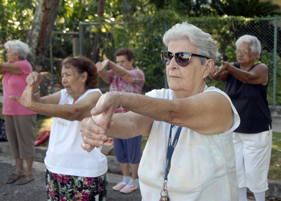 El Programa del Adulto Mayor enfoca sus ejercicios en los sistemas que más influyen en la movilidad