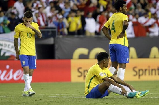 Prensa en Brasil fustiga a Dunga por eliminación en Copa América