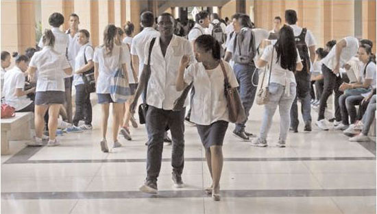 Jóvenes estudiantes de medicina