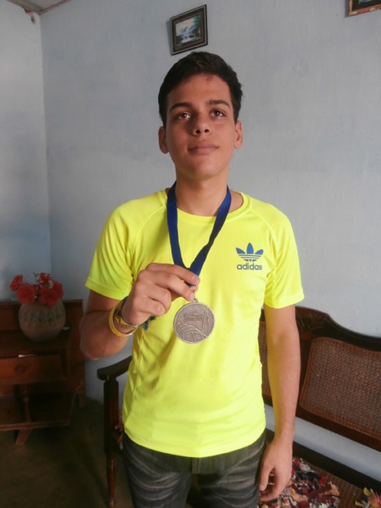 Ernesto Lázaro Más Molina conquistó en la 3ra. Olimpiada Centroamericana de Física la medalla de plata