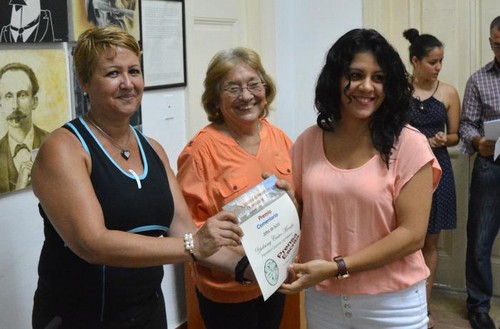 Yudy Castro, del periódico Granma (a la derecha), fue una de las ganadoras de premio en el Concurso 26 de Julio