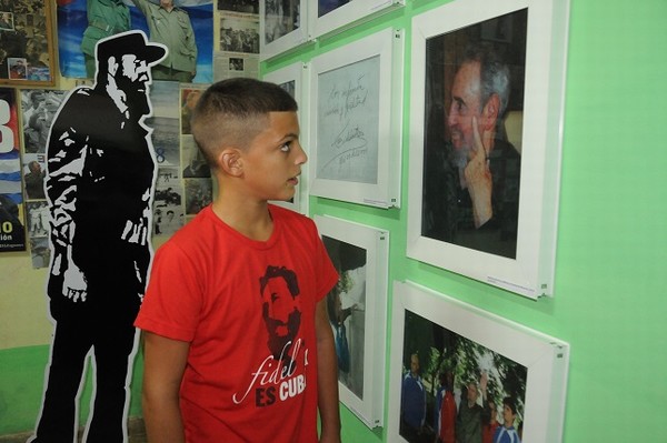 Marlon muestra unas 400 imágenes del líder de la Revolución