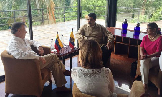 Juan Manuel Santos y Nicolás Maduro conversan sobre tema fronterizo