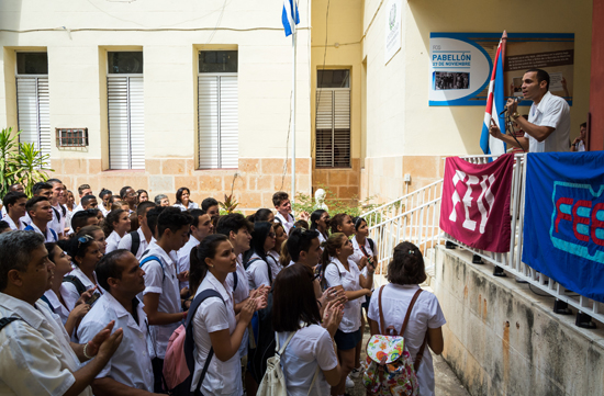 Estudiantes de la Facultad de Ciencias Médicas de la capital