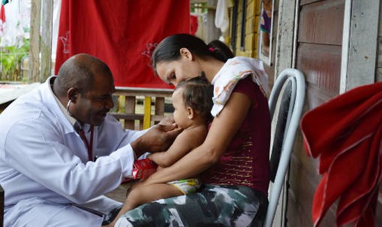 Los médicos de Cuba trabajan en la atención primaria de salud