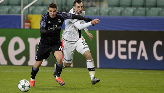 Kovacic (izquierda) logró el empate para el Real Madrid.