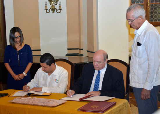 Firman acuerdos Cuba y Honduras