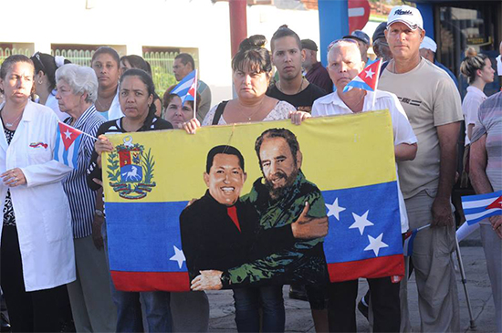 Paso de la Caravana de la Libertad con las cenizas de Fidel por San Jose de las Lajas.