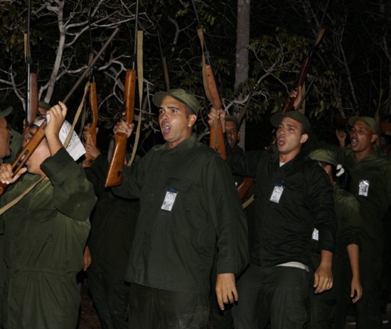 Los jóvenes honraron a Fidel con la reedición simbólica del desembarco de hace 60 años