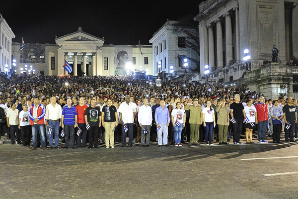 Junto a los jóvenes, marchó el General de Ejército Raúl Castro, Primer Secretario del Partido y Presidente de los Consejos de Estado y de Ministros. lo acompañaban José Ramón Machado Ventura, Miguel Díaz-Canel Bermúdez, y el Comandante de la Revolución Ramiro Valdés Menéndez, entre otros dirigentes del país