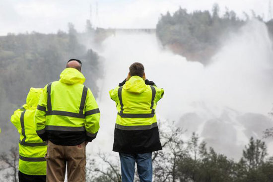 Escape de aguas de la represa de Oroville