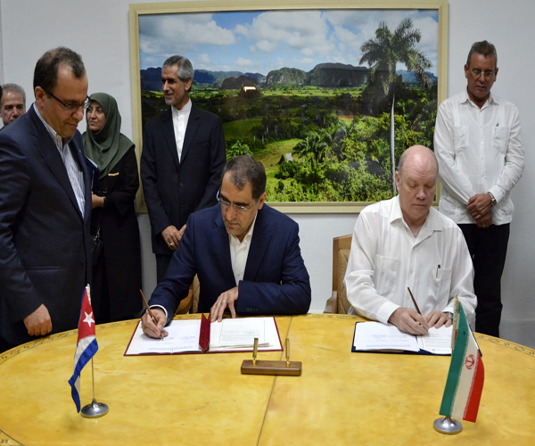 Hasán Ghazizadeh Hashemi y Rodrigo Malmierca Díaz presidieron la ceremonia.