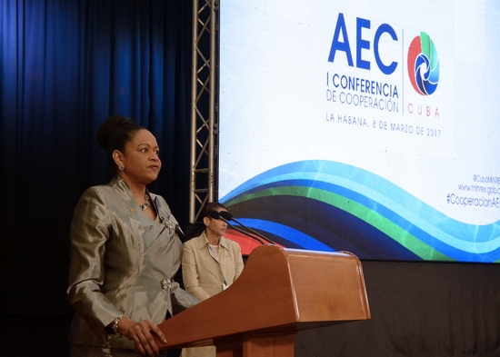 June Soomer, secretaria general de la AEC.