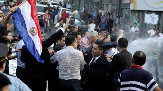 Paraguay, se desata la violencia