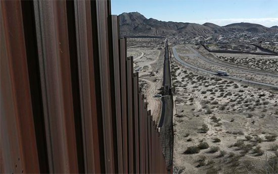 El muro divisorio entre México y USA