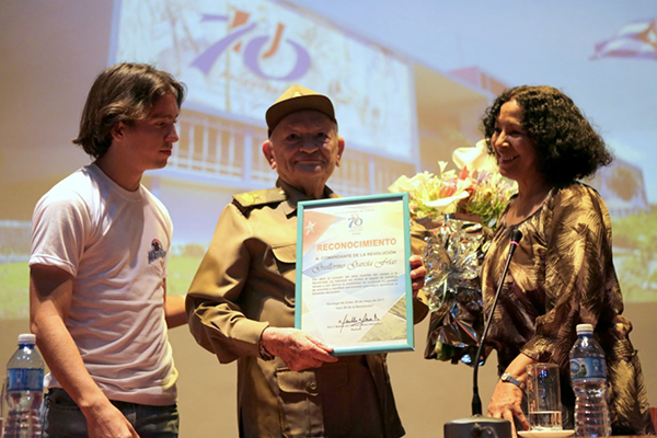 El Comandante de la Revolución Guillermo García Frías recibió un reconocimiento especial en la casa de altos estudios santiaguera
