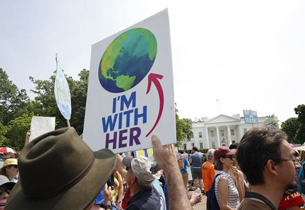 Frente a la Casa Blanca se suceden las protestas contra una política que niega el cambio climático