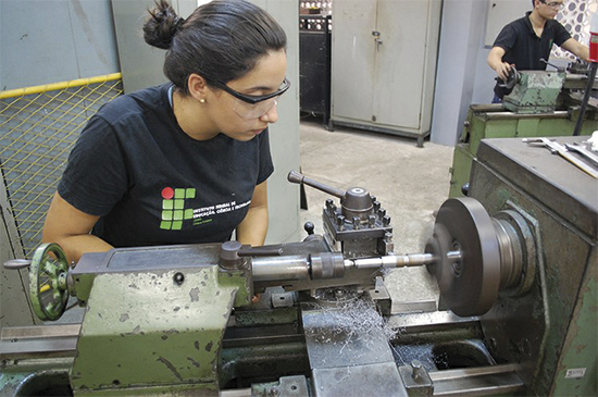 Obrero calificado en Mecánica de mantenimiento de equipos industriales