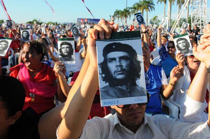 Más de 60 000 villaclareños se reunieron este domingo en la plaza Ernesto Che Guevara, como representación del pueblo cubano