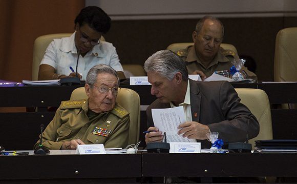 Preside Raúl Castro sesión plenaria de la Asamblea Nacional