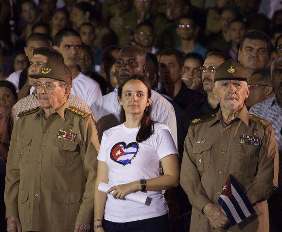 Raúl encabeza la Marcha de las antorchas