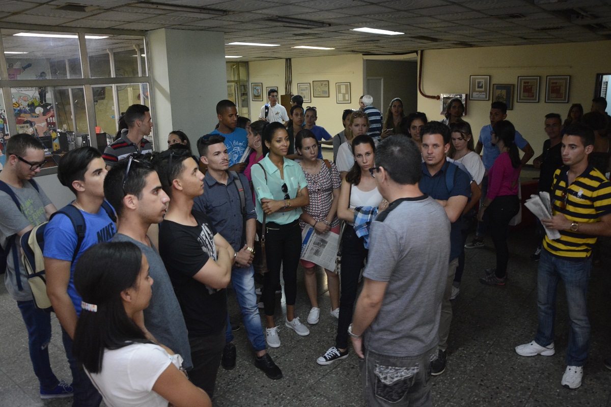 Estudiantes de periodismo de Villa Clara visitan Juventud Rebelde
